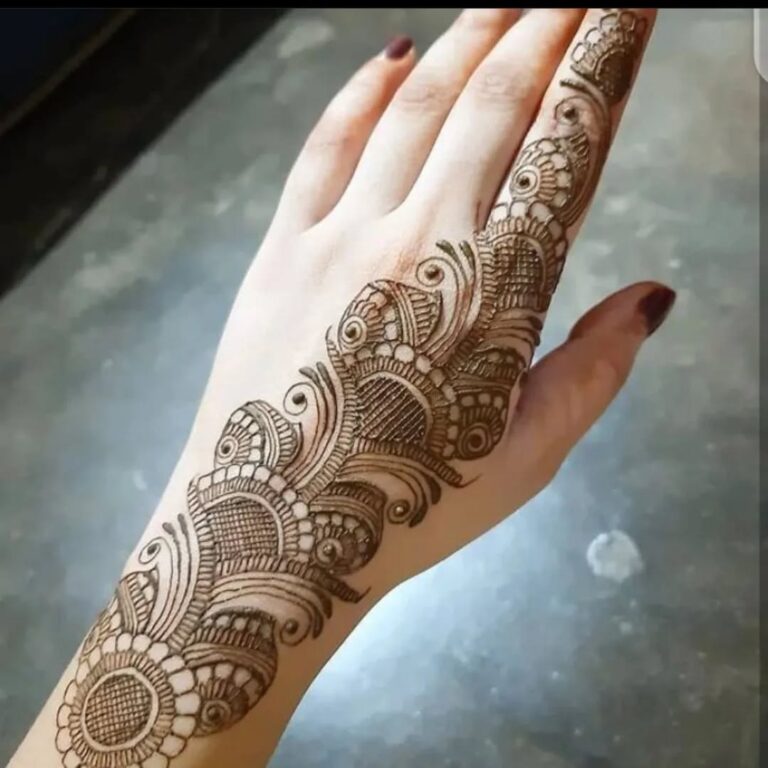 Minimalist Mehendi Designs photos