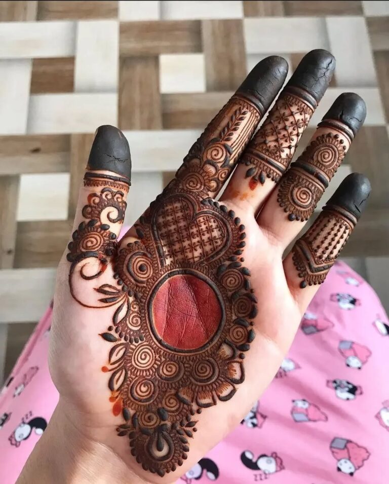 Minimalist Mehendi Designs photos