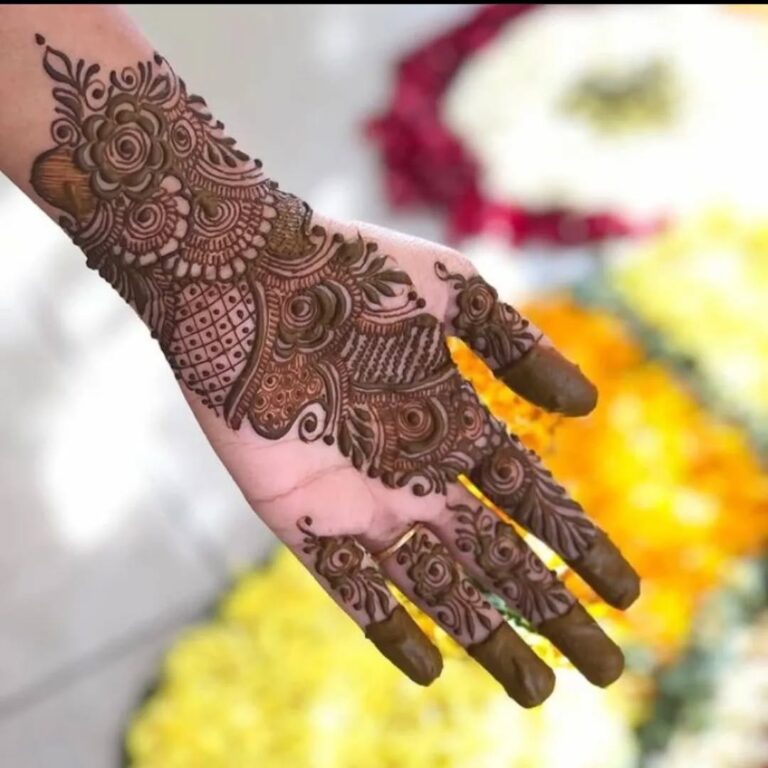 Minimalist Mehendi Designs photos