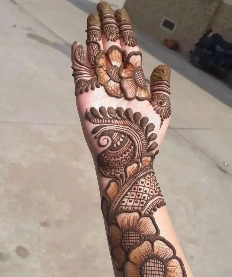 Royal Finger Mehndi Design