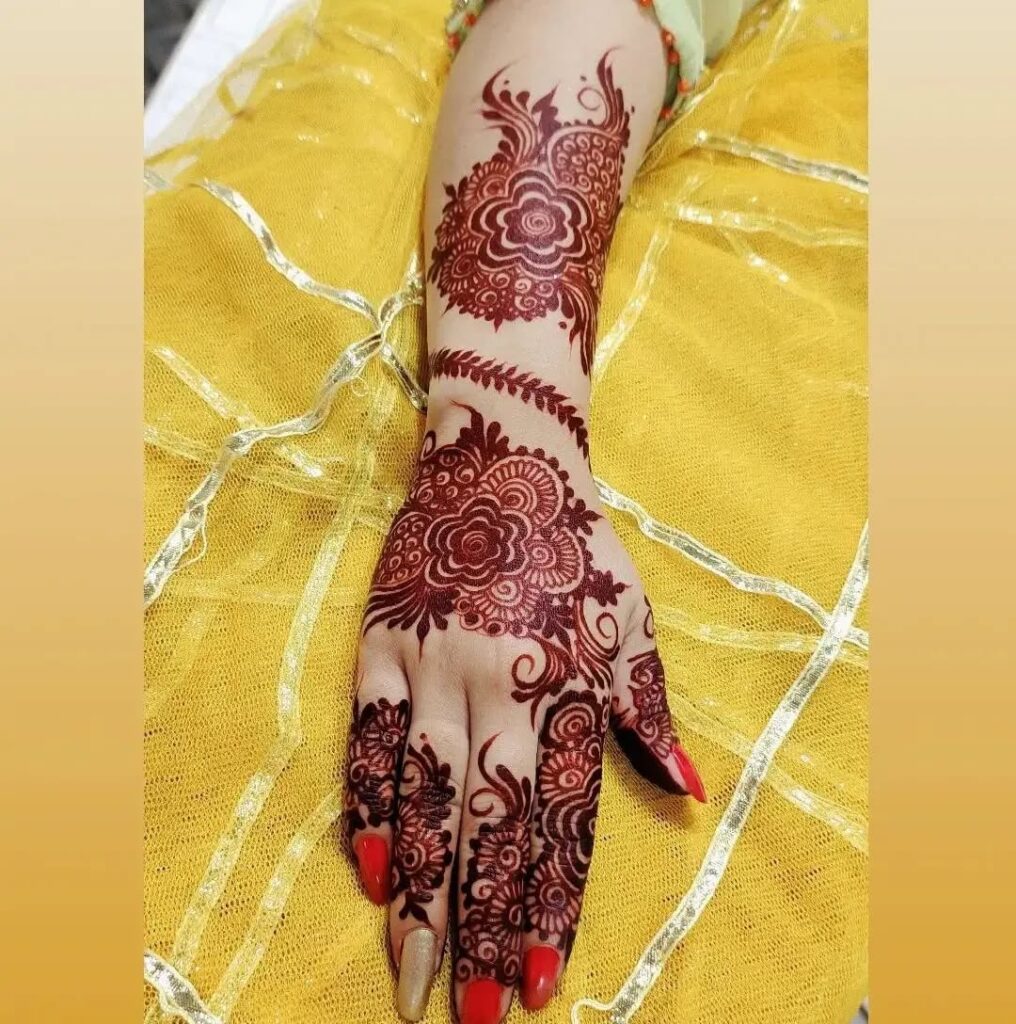 instagram stylish back hand mehndi designs​