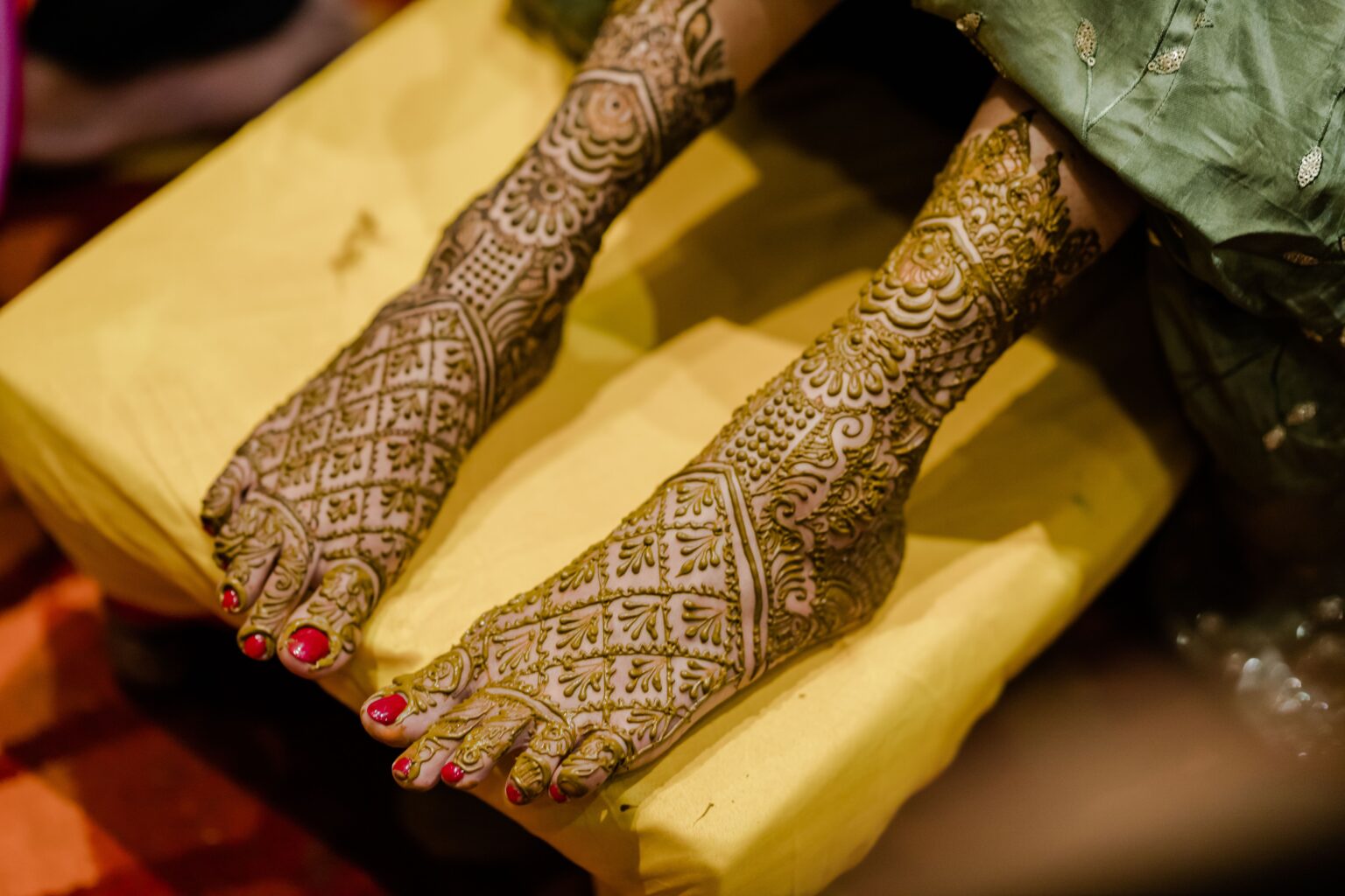 leg mehndi design