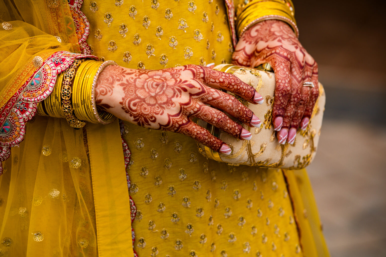 left hand mehndi design