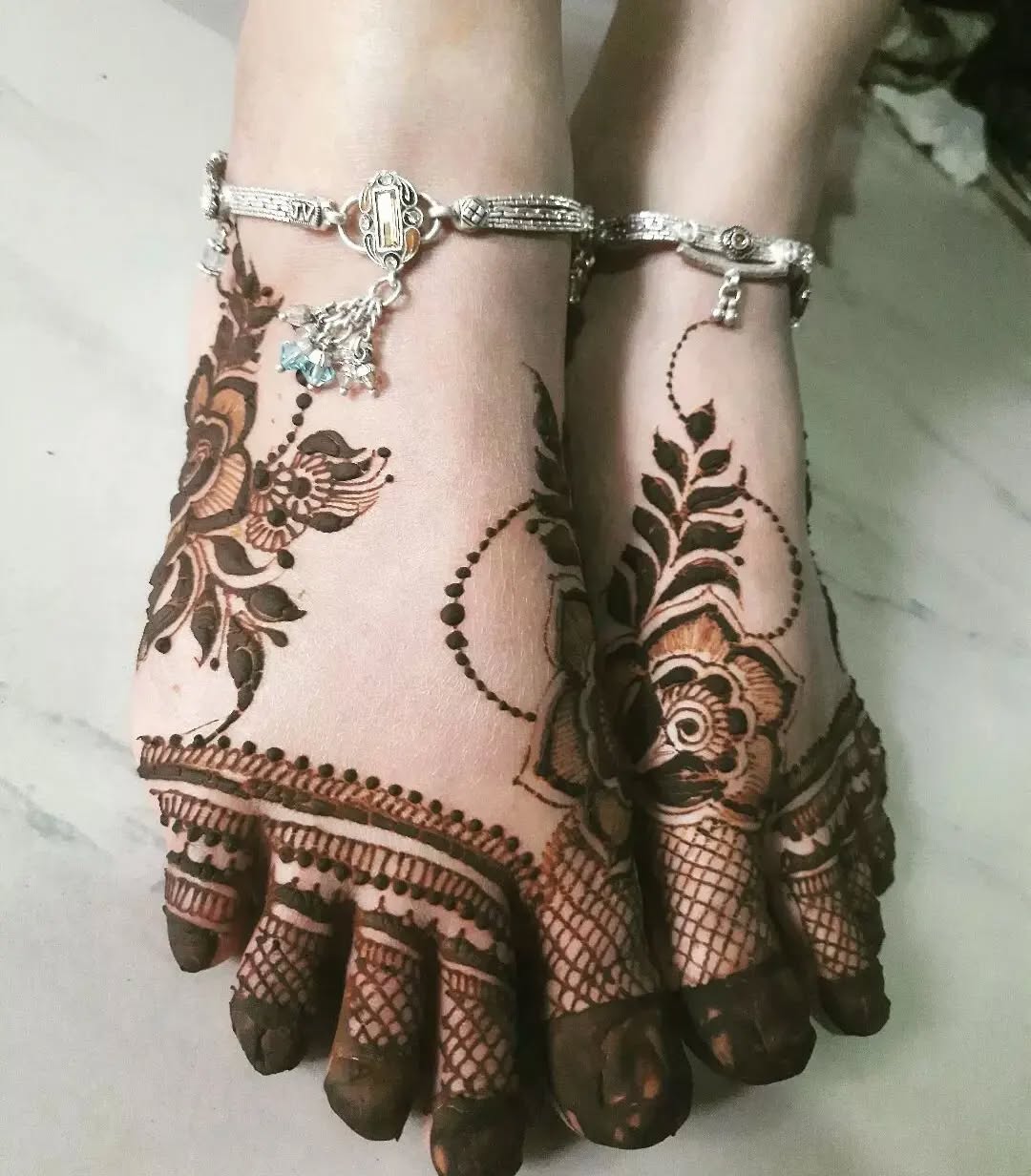 leg mehndi design