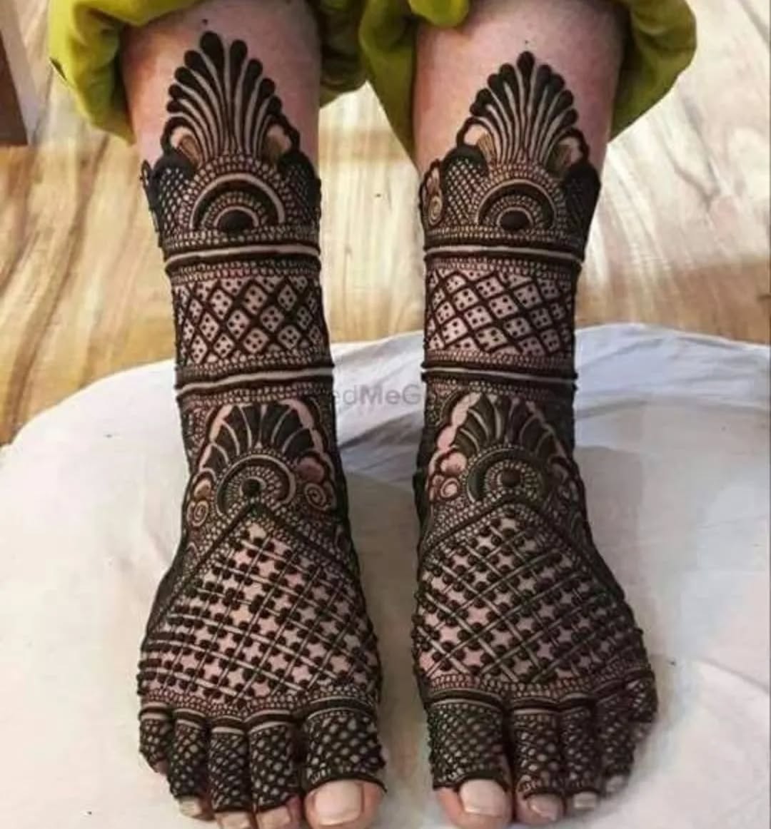 leg mehndi design