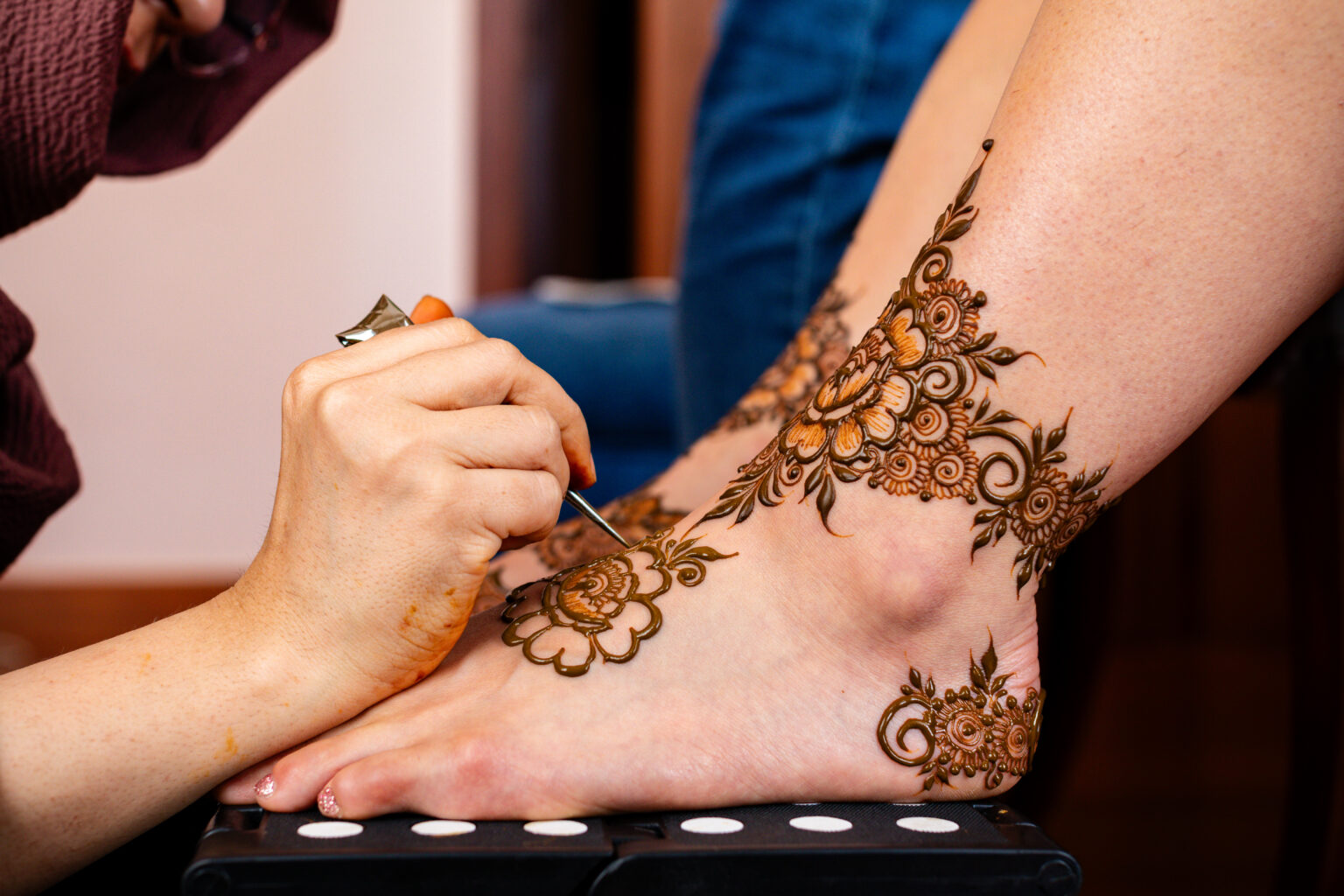 leg mehndi design