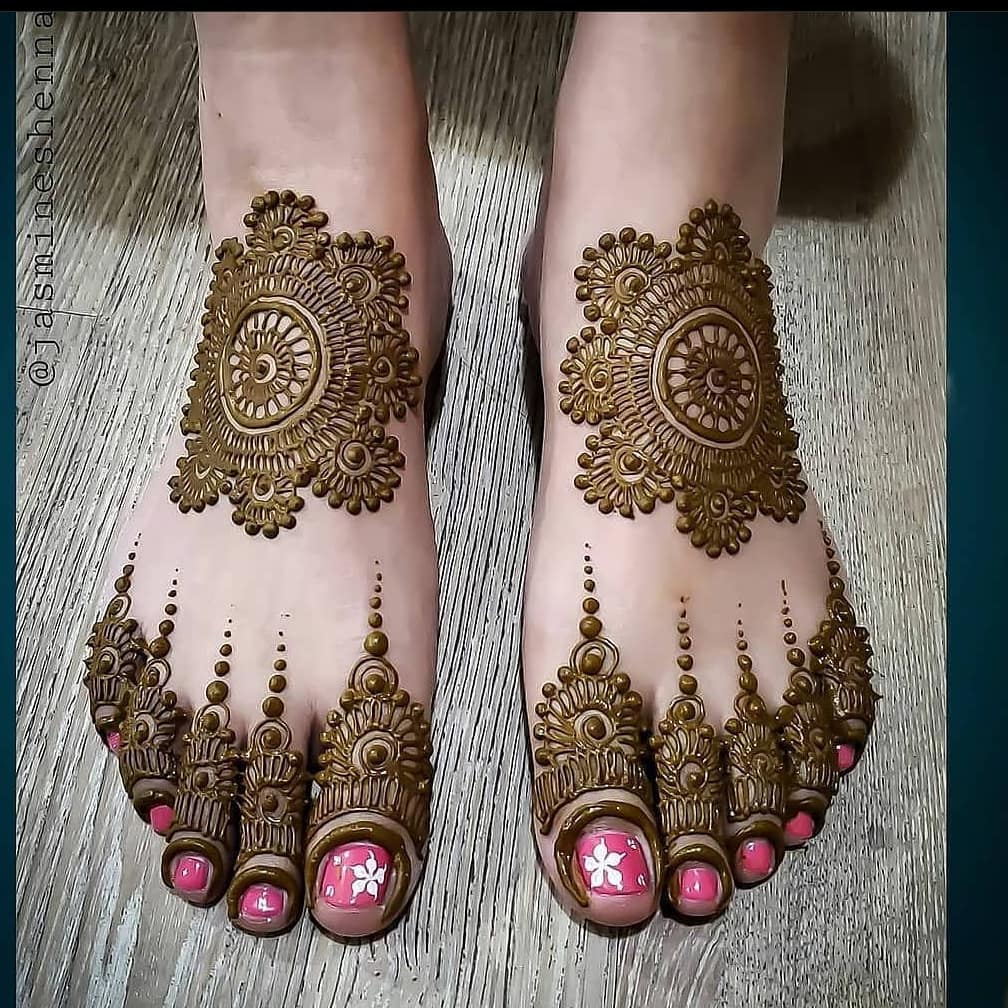 leg mehndi design