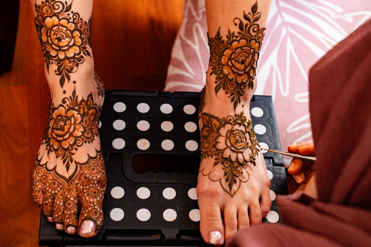 leg mehndi design