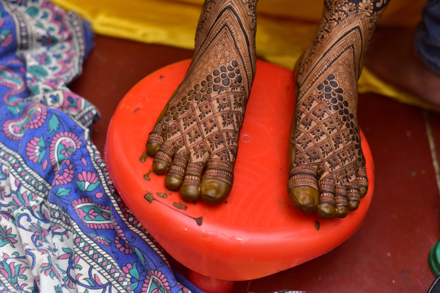 leg mehndi design
