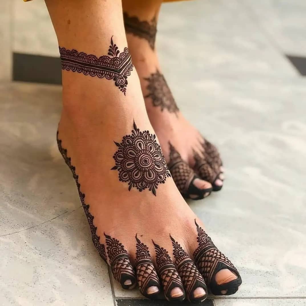 leg mehndi design