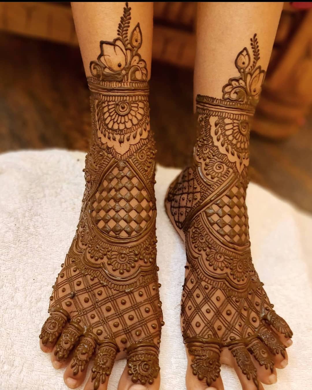 leg mehndi design
