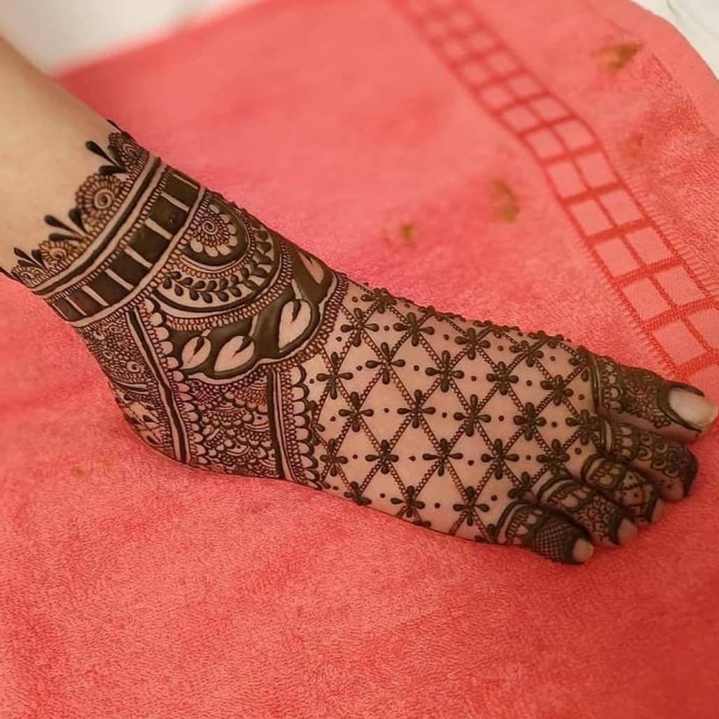 leg mehndi design