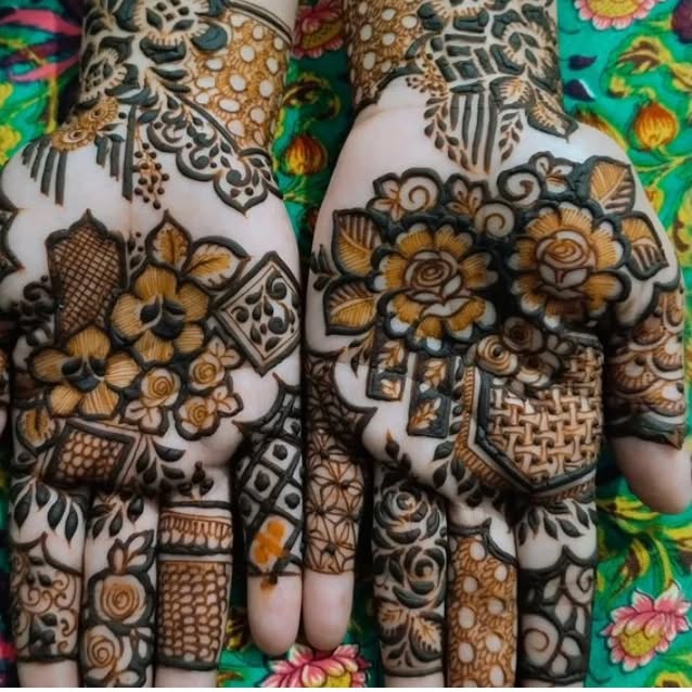 mehendi design simple front hand