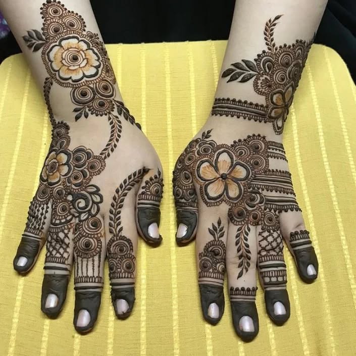 mehendi design simple front hand