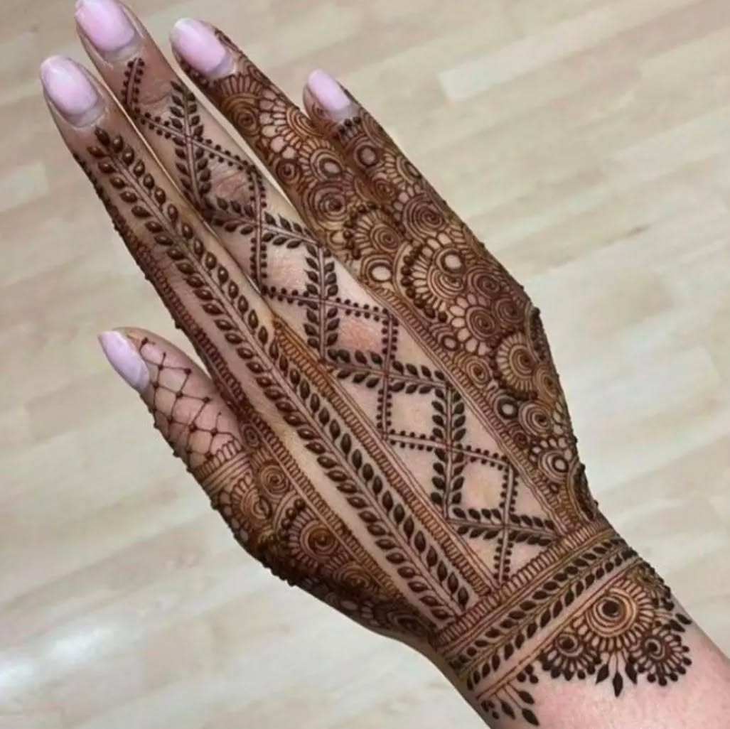 mehendi design simple front hand