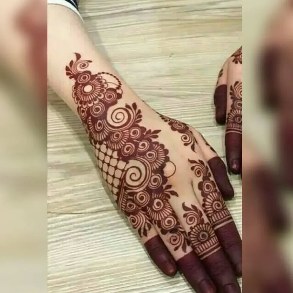royal front hand mehndi design