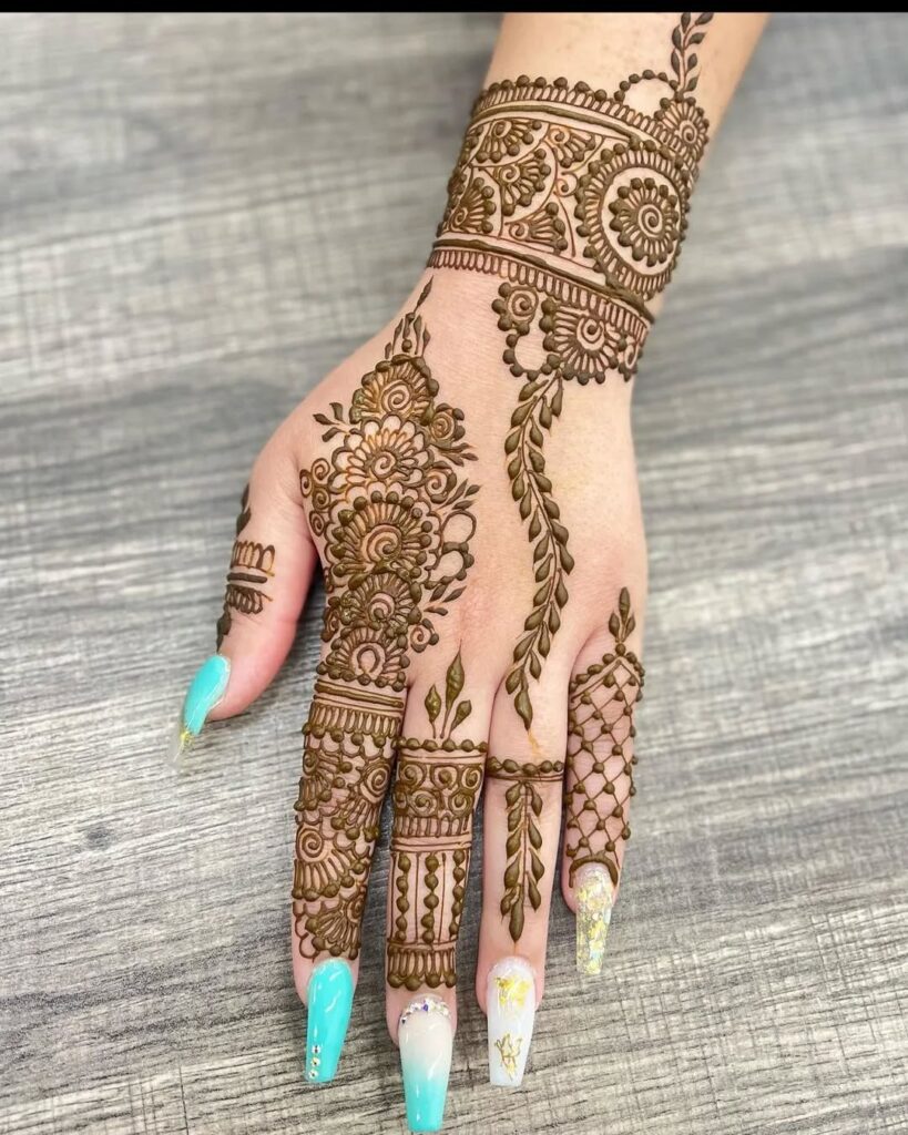 Beautiful and Simple Mehndi Designs for Your Back