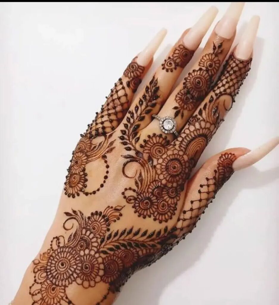Beautiful and Simple Mehndi Designs for Your Back