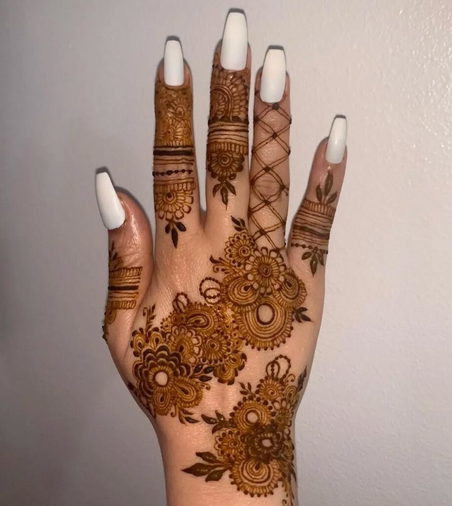 Beautiful and Simple Mehndi Designs for Your Back