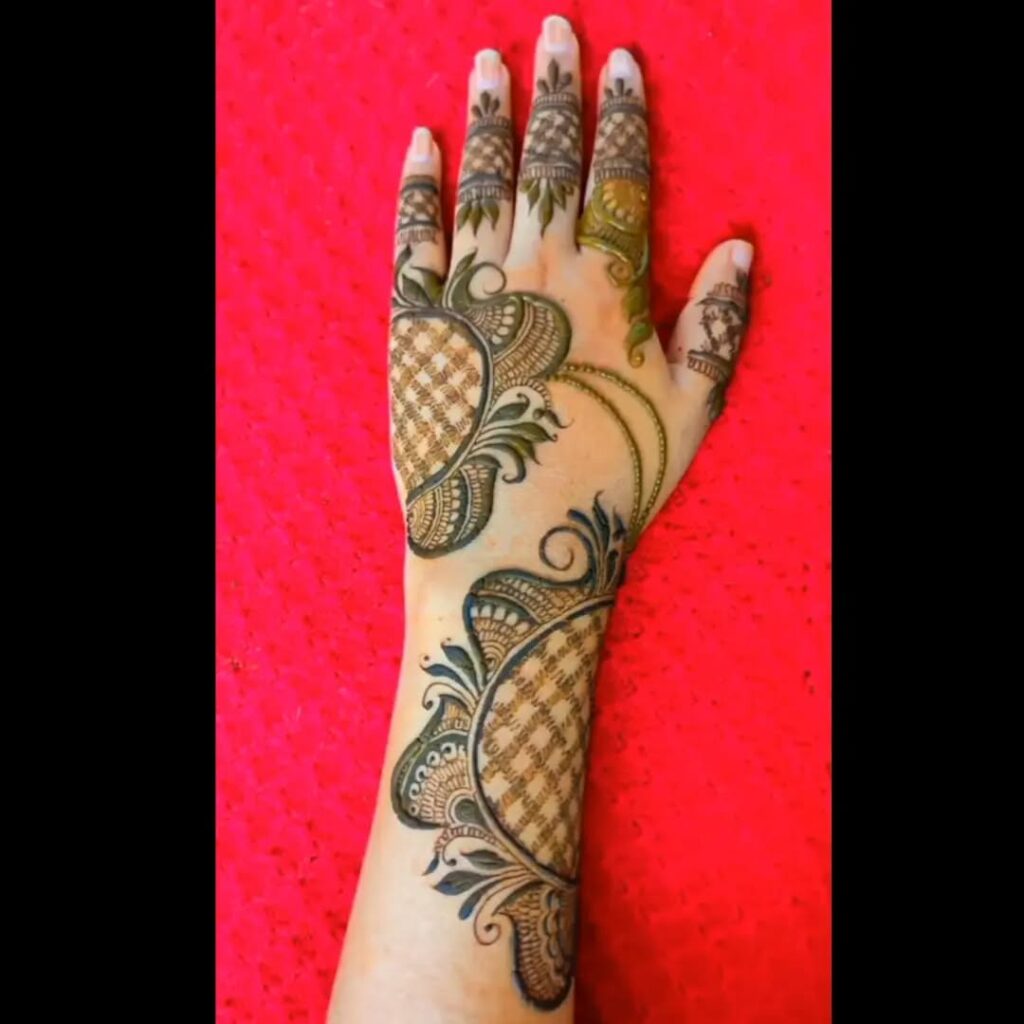 Beautiful and Simple Mehndi Designs for Your Back
