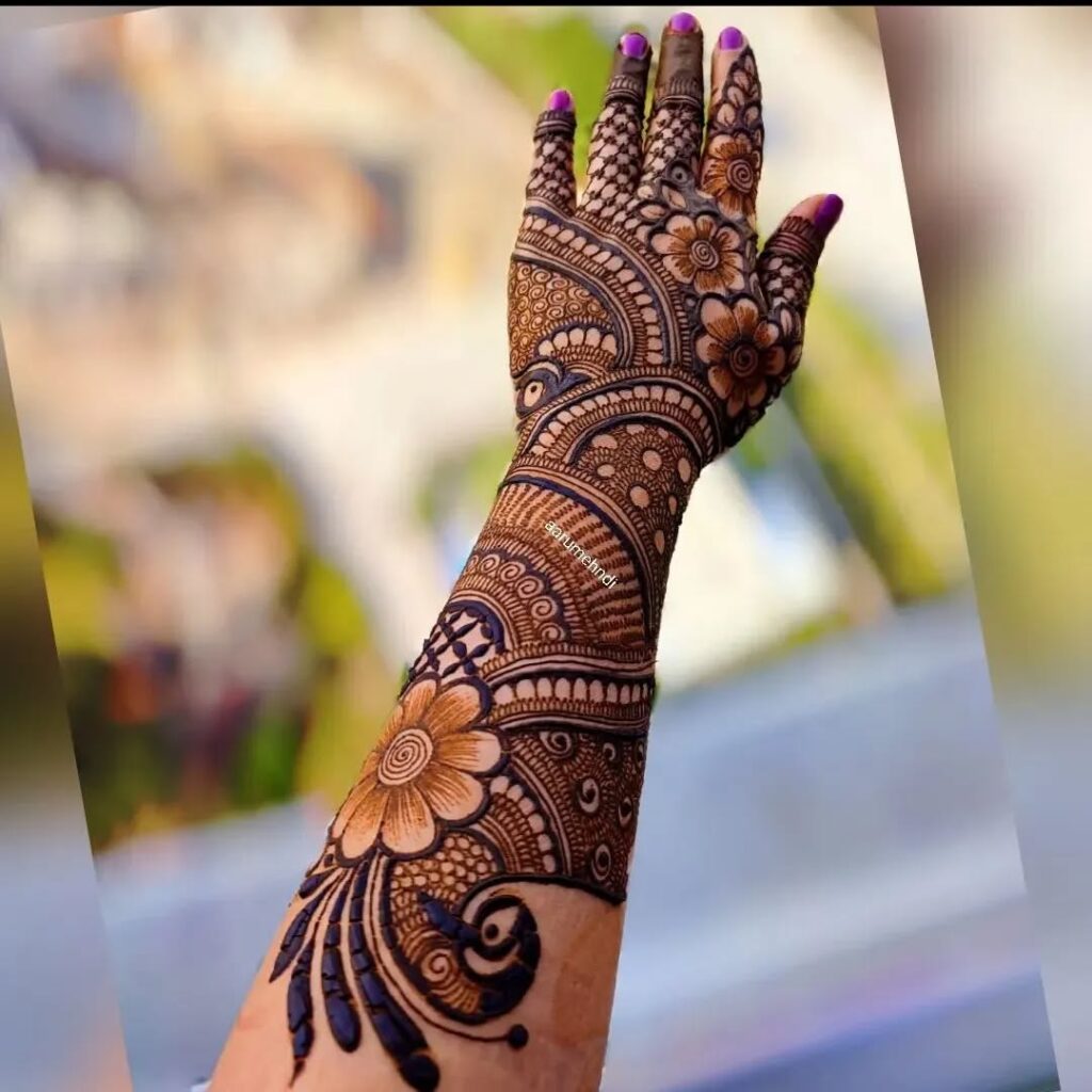 Beautiful and Simple Mehndi Designs for Your Back