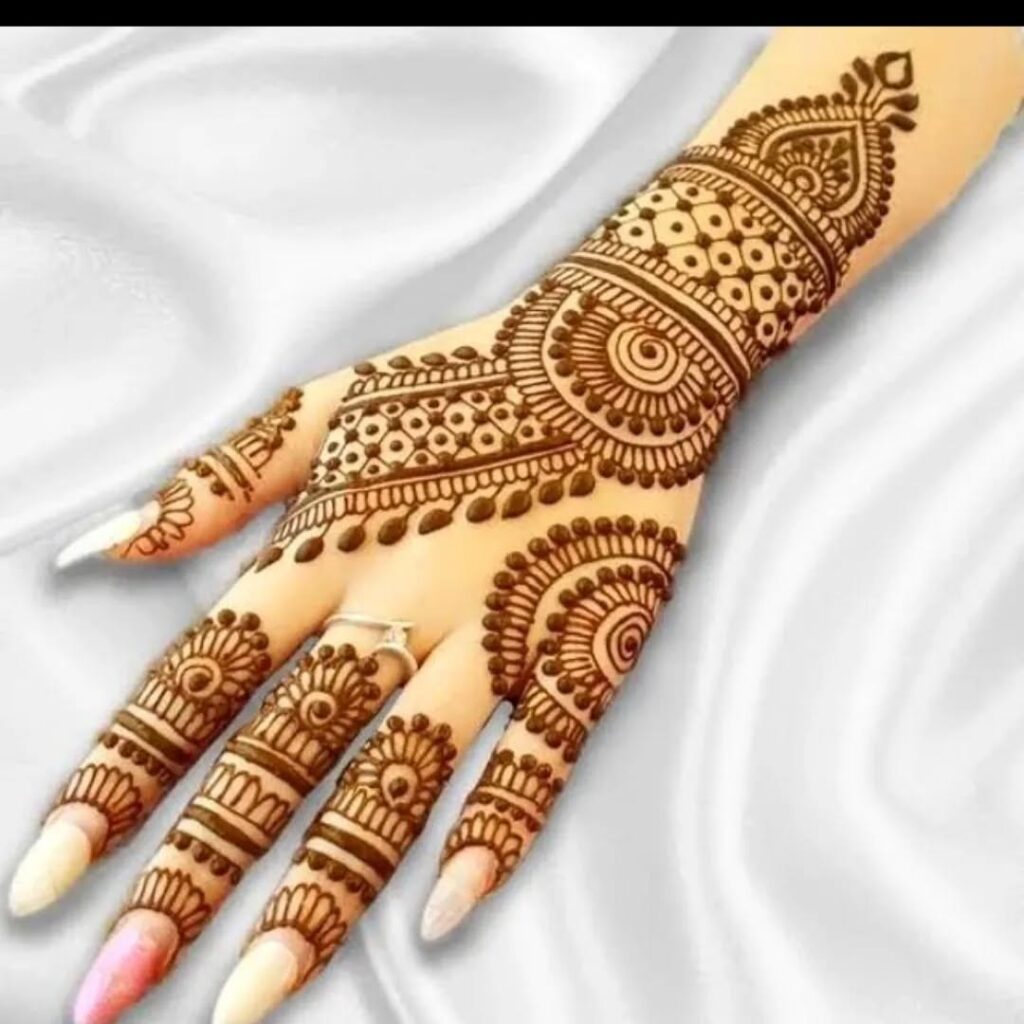 Beautiful and Simple Mehndi Designs for Your Back