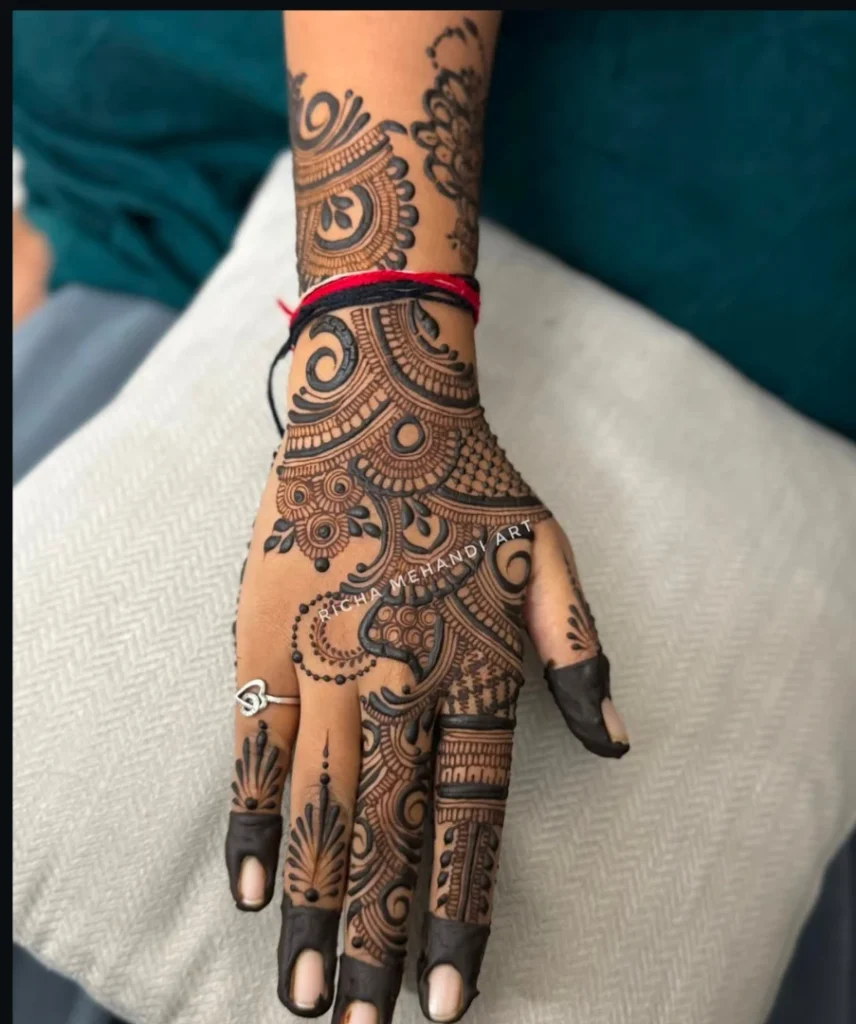 Beautiful and Simple Mehndi Designs for Your Back