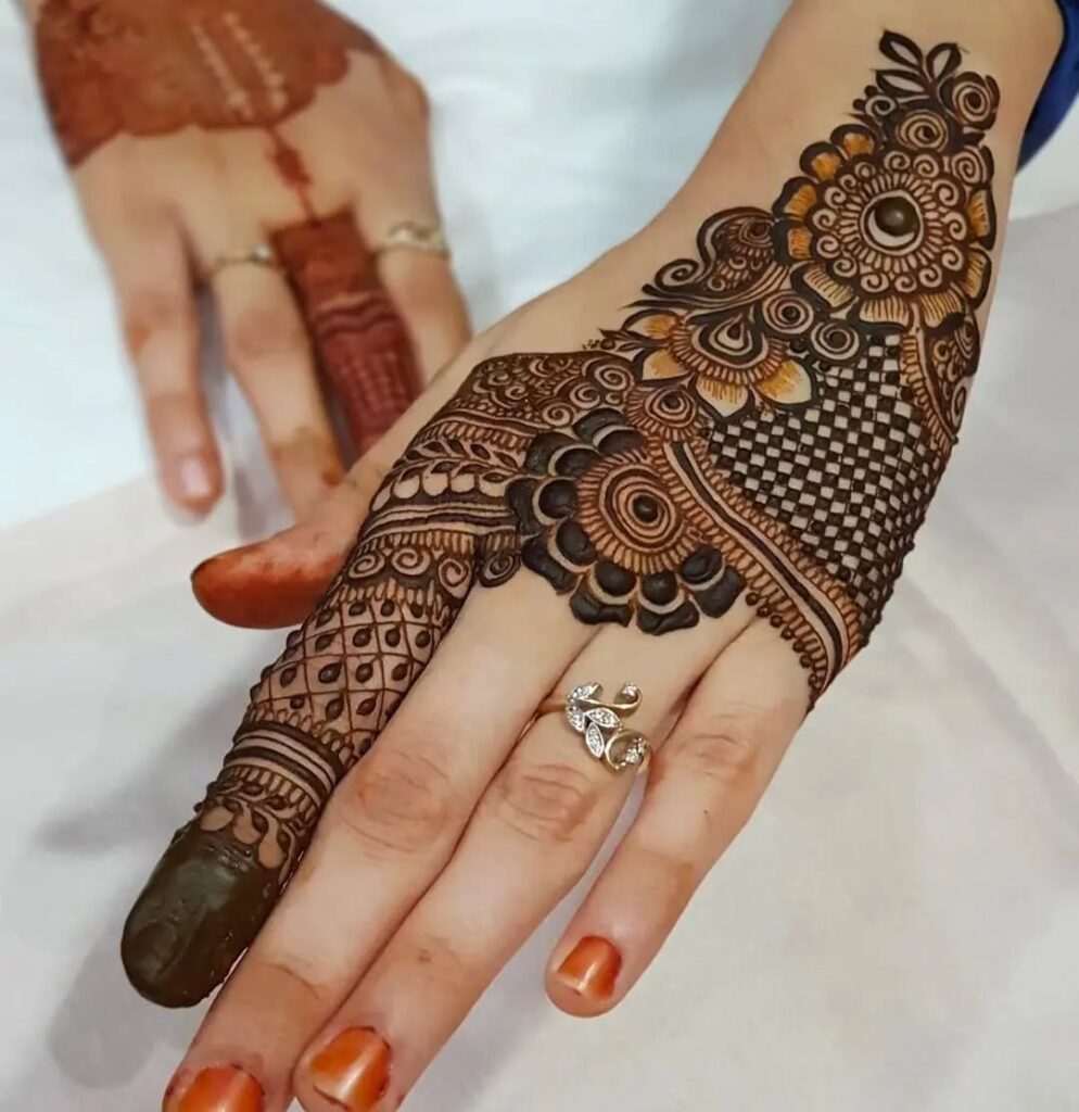 Beautiful and Simple Mehndi Designs for Your Back