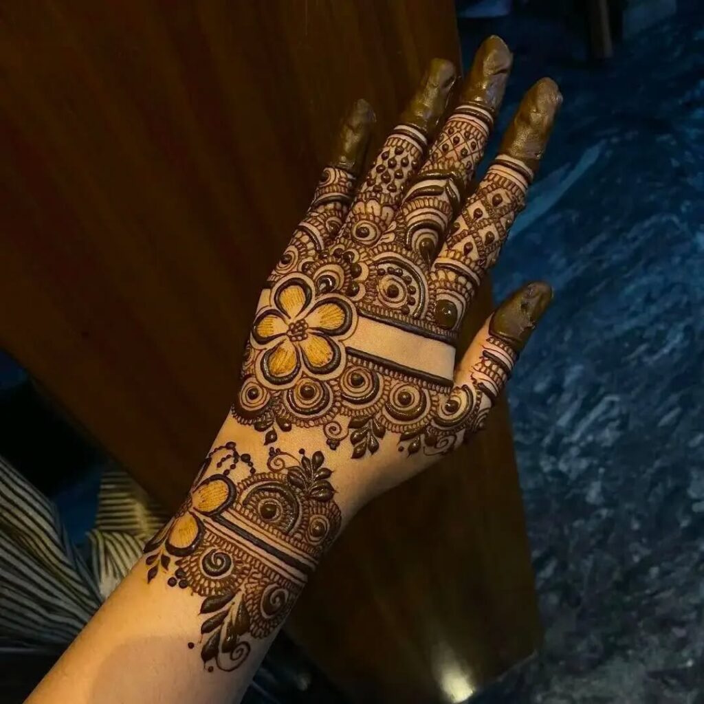 Beautiful and Simple Mehndi Designs for Your Back
