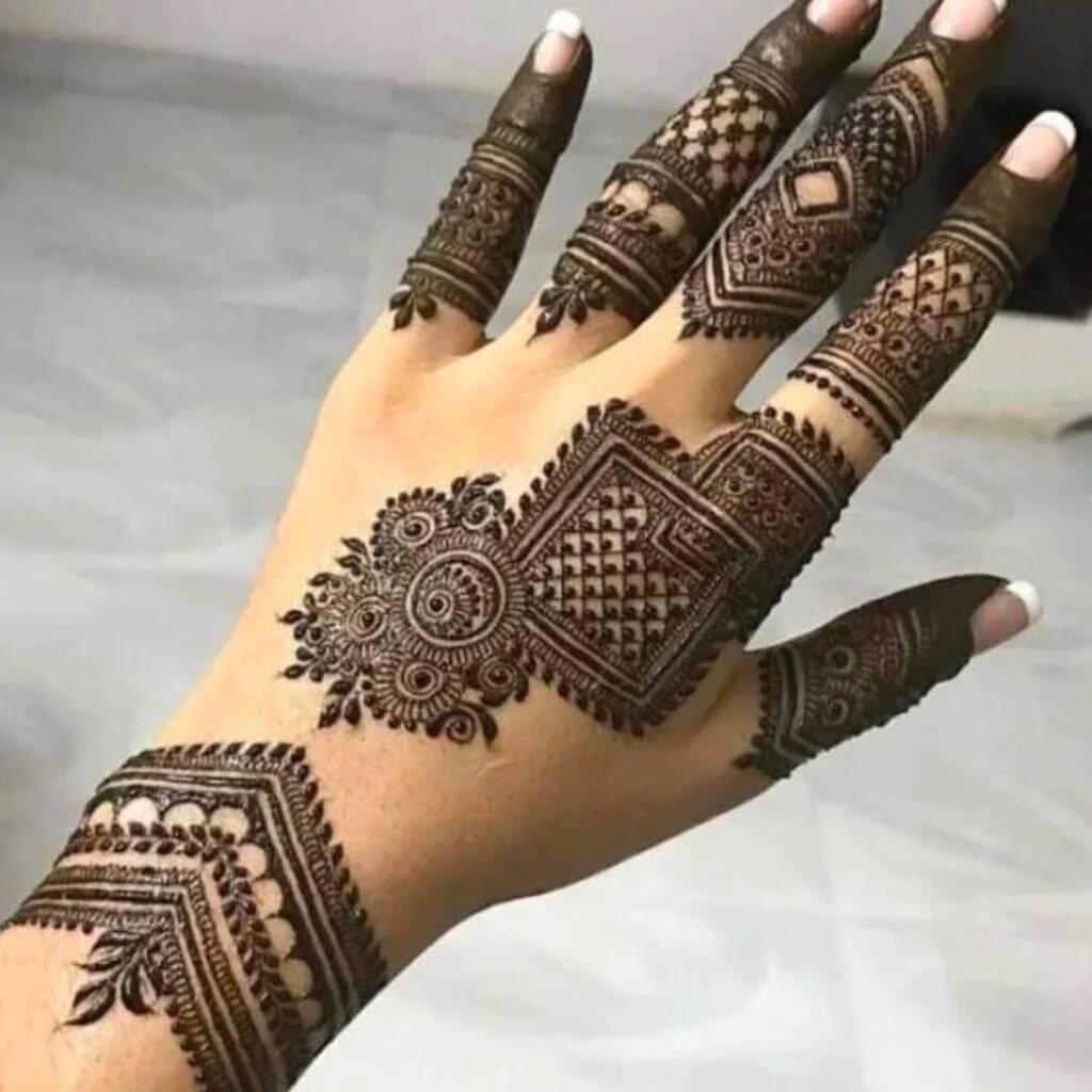 Beautiful and Simple Mehndi Designs for Your Back