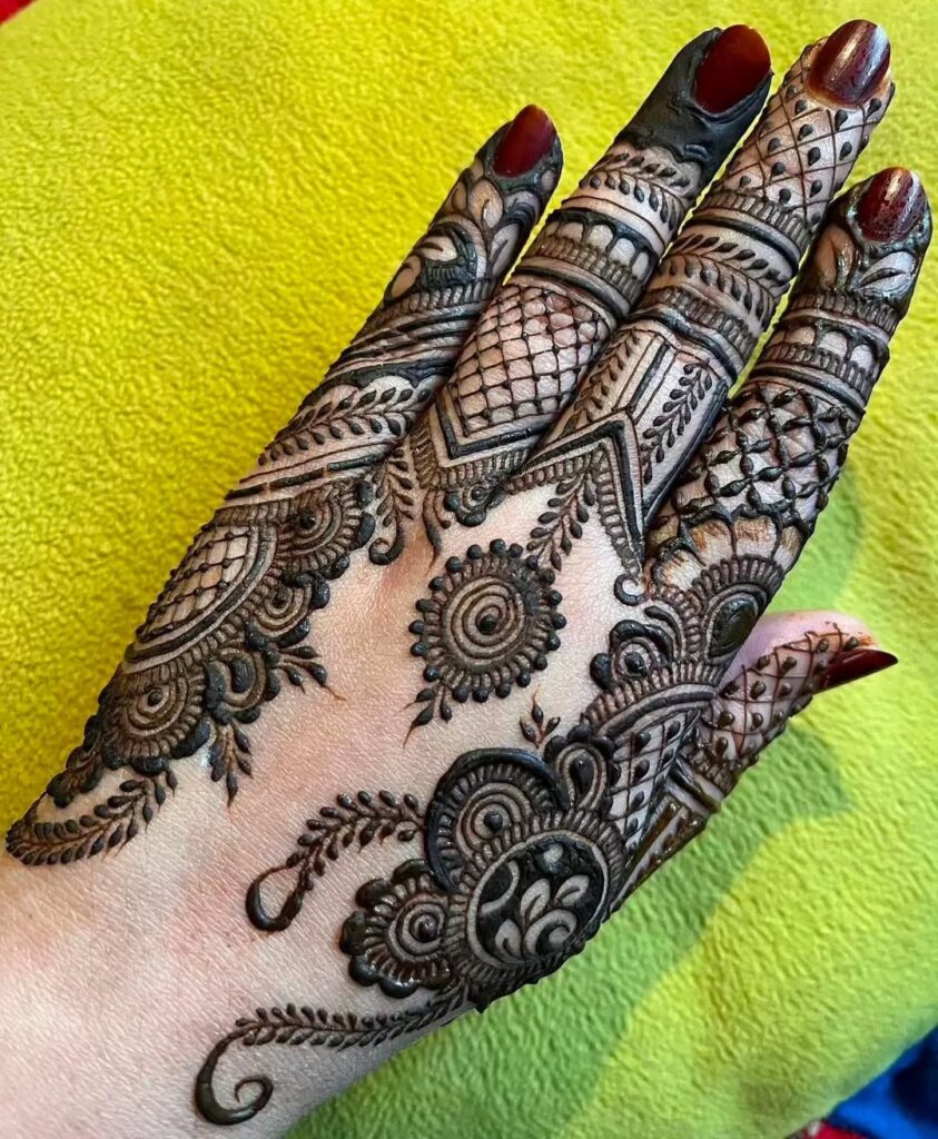 Beautiful and Simple Mehndi Designs for Your Back