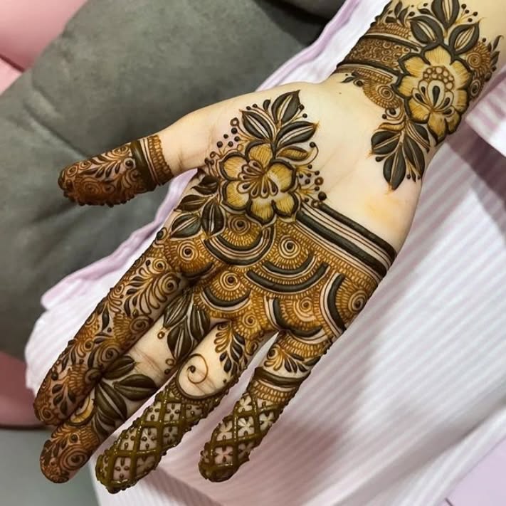 Gol Tikka Mehndi Designs and Ideas