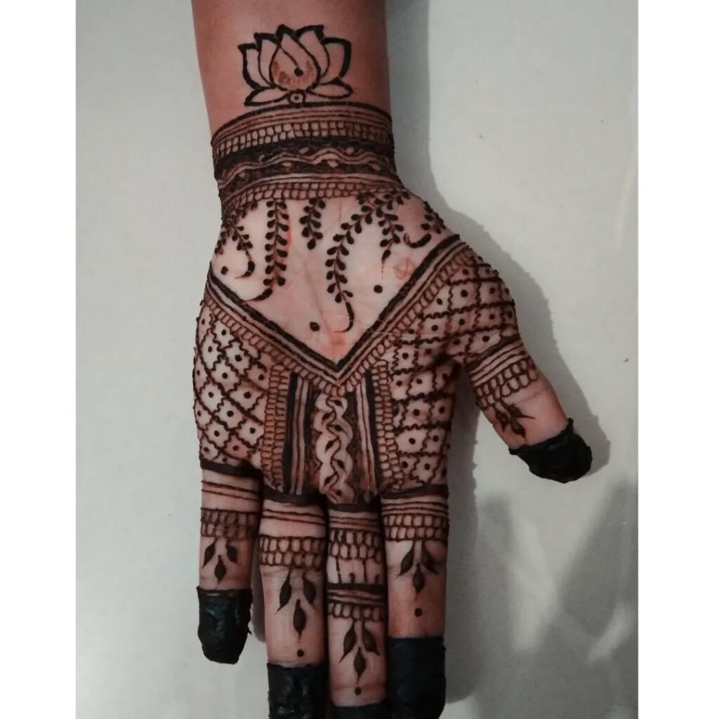 Heart Mehndi Design