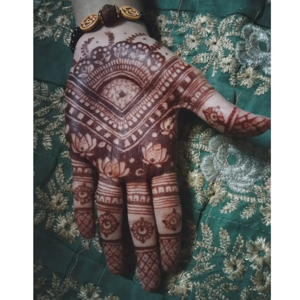 Heart Mehndi Design