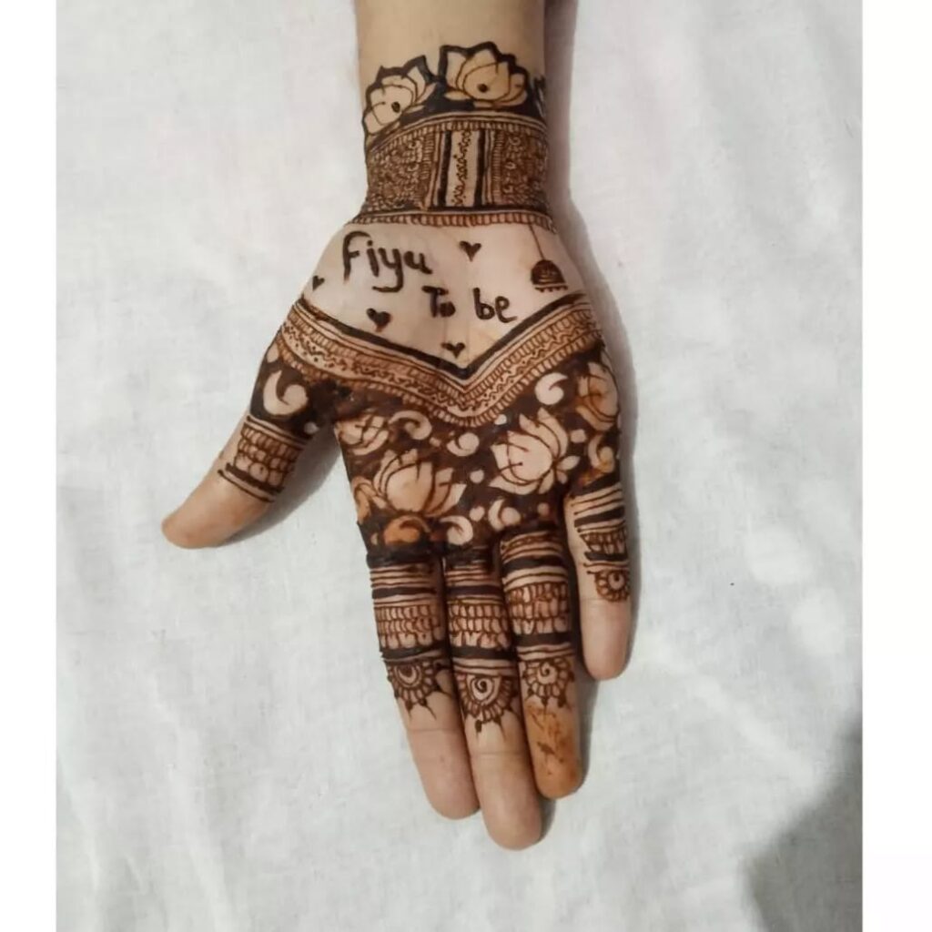 Heart Mehndi Design