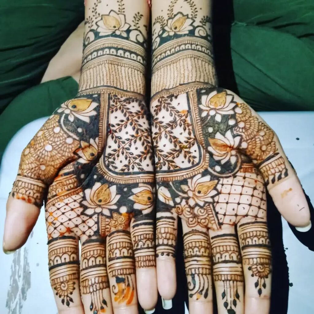 Heart Mehndi Design
