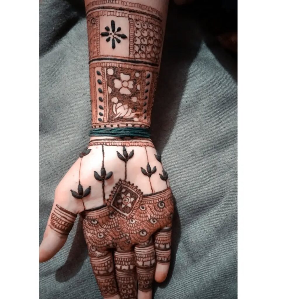Heart Mehndi Design