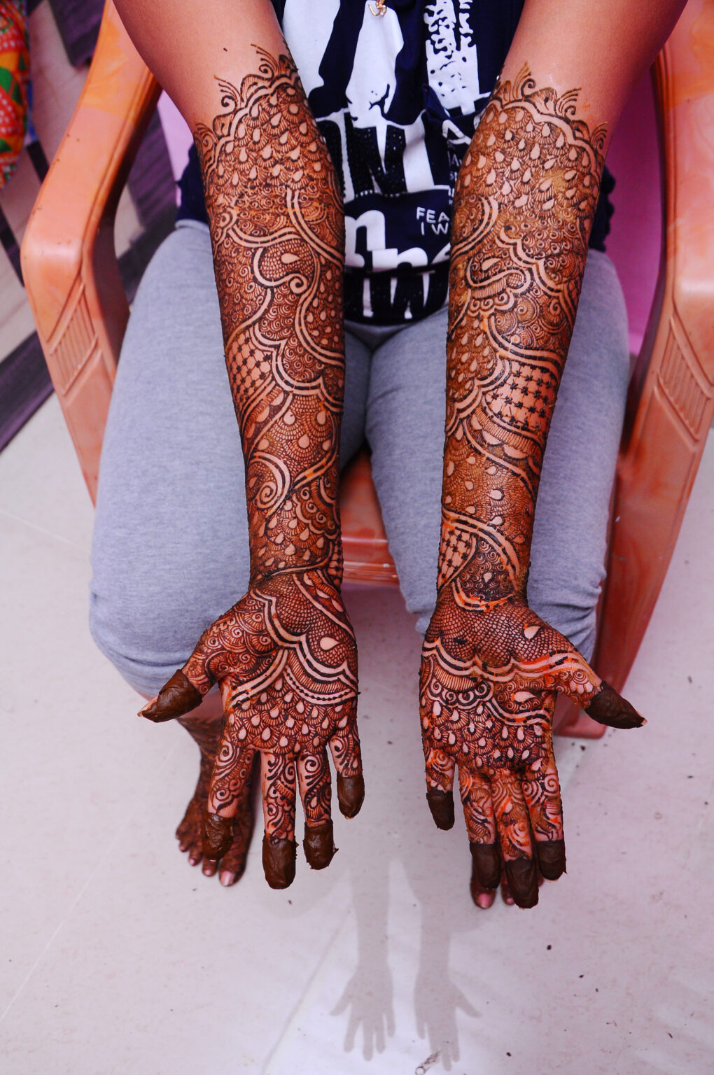 western mehndi design for Girls